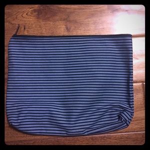 Thirty one pouch